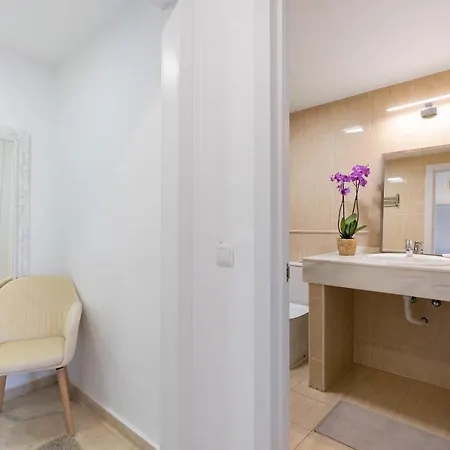 Townhouse With 3 Bedrooms And Sea Views From The Roof Terrace Hébergement de vacances Torremolinos