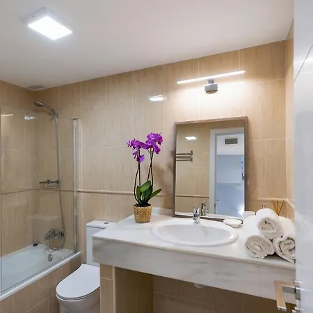 Nyaraló Townhouse With 3 Bedrooms And Sea Views From The Roof Terrace Torremolinos