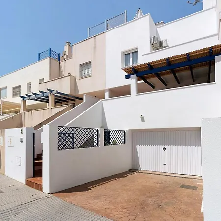 Дом отдыха Townhouse With 3 Bedrooms And Sea Views From The Roof Terrace *