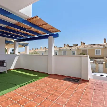 Nyaraló Townhouse With 3 Bedrooms And Sea Views From The Roof Terrace *
