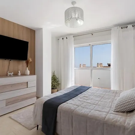 Nyaraló Townhouse With 3 Bedrooms And Sea Views From The Roof Terrace Torremolinos