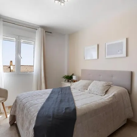 Дом отдыха Townhouse With 3 Bedrooms And Sea Views From The Roof Terrace Торремолинос