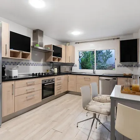 Townhouse With 3 Bedrooms And Sea Views From The Roof Terrace Дом отдыха *